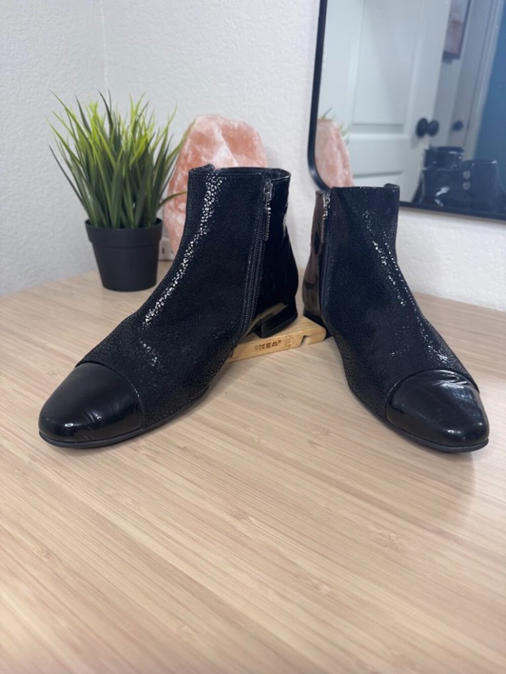BeautiFeel Black Texture Crackle Print Patent Cap Toe Ankle Boots - EU 39 / US 8